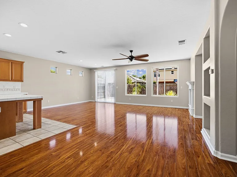 1428 N Leila St — Photo 15
