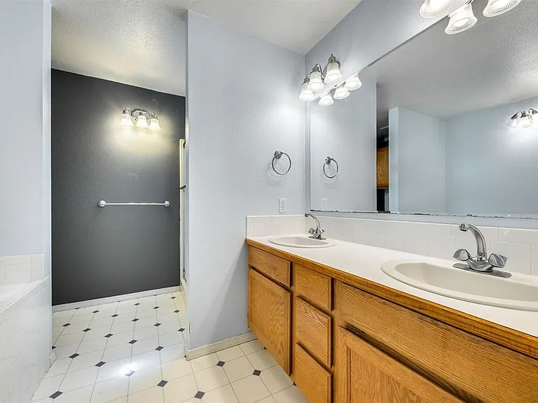 10230 W Greenleaf Ct — Photo 7