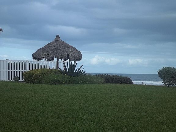 Tiki hut for relaxing