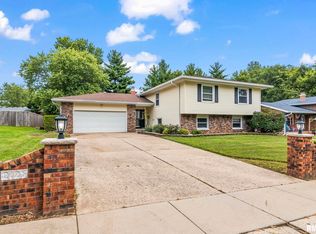 2125 Shabbona Dr, Springfield, IL 62702