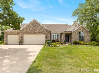 6311 Summerhill Dr, Hudsonville, MI 49426