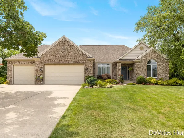 6311 Summerhill Dr, Hudsonville, MI 49426