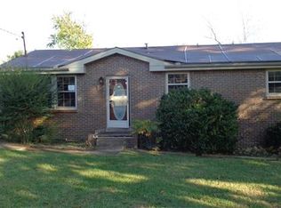 107 Chestnut Ct, Burns, TN 37029