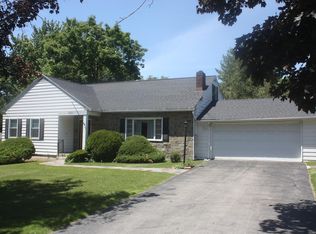 32 Lindbergh Ave, Amsterdam, NY 12010