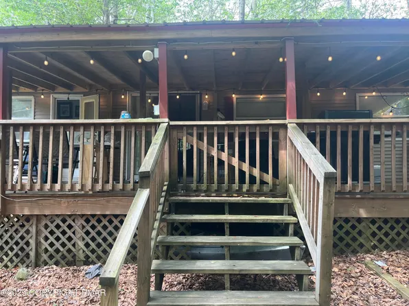 19 Menoken Trl, Newfoundland, PA 18445