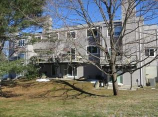 3 Autumn Ln, Amherst, MA 01002