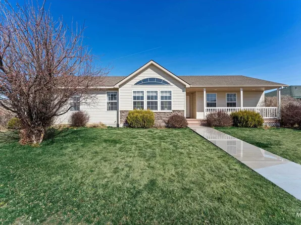 108 NE Thunder St, Mountain Home, ID 83647