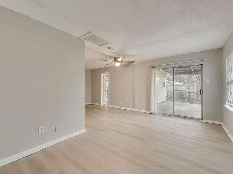 12118 Oberlin Dr — Photo 10