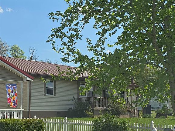 4th image of 527 Washington St