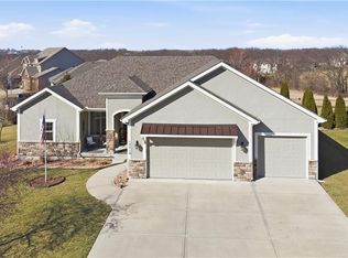 17710 Mission Ridge Dr, Smithville, MO 64089