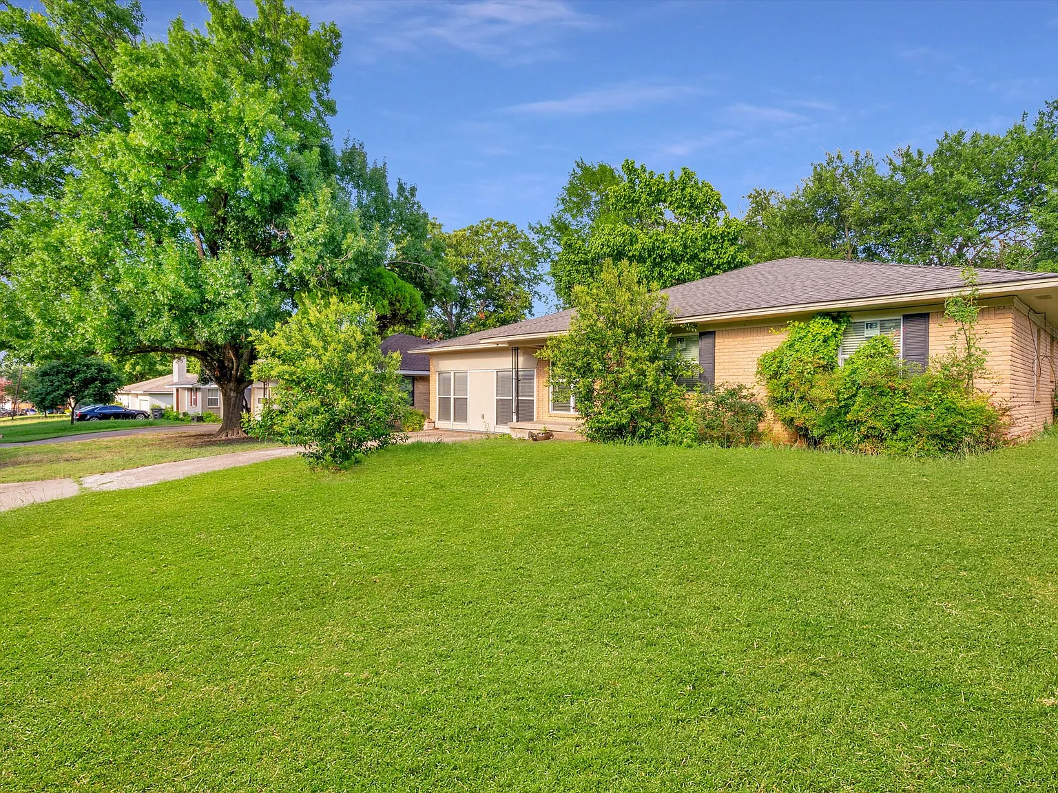 3 bed, 2074 sqft, $2,200 — Photo 4