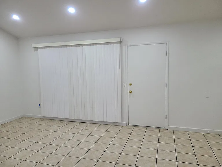 1817 E Grand Ave #16 — Photo 11