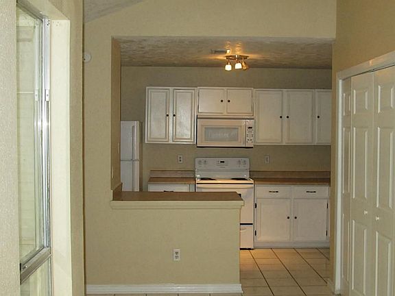 LOTS OF NAT LIGHT,BUT ALSO PRIVATE.