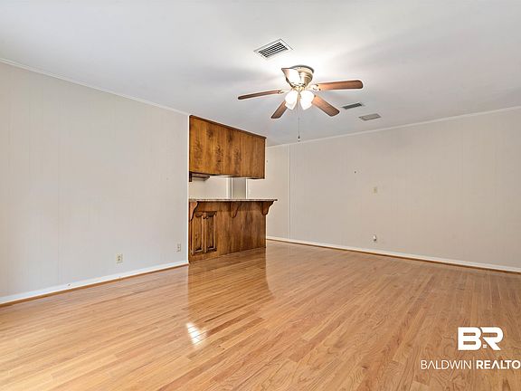 5th image of 6155 Challen Cir S