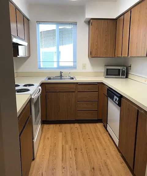 5028 11th Ave NE #25 — Photo 8