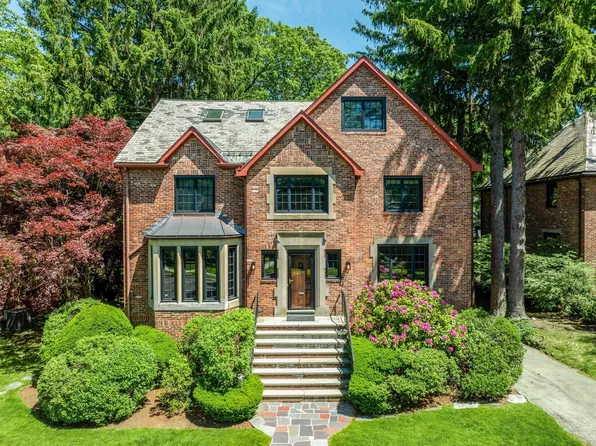 79 Woodchester Dr, Newton, MA 02467