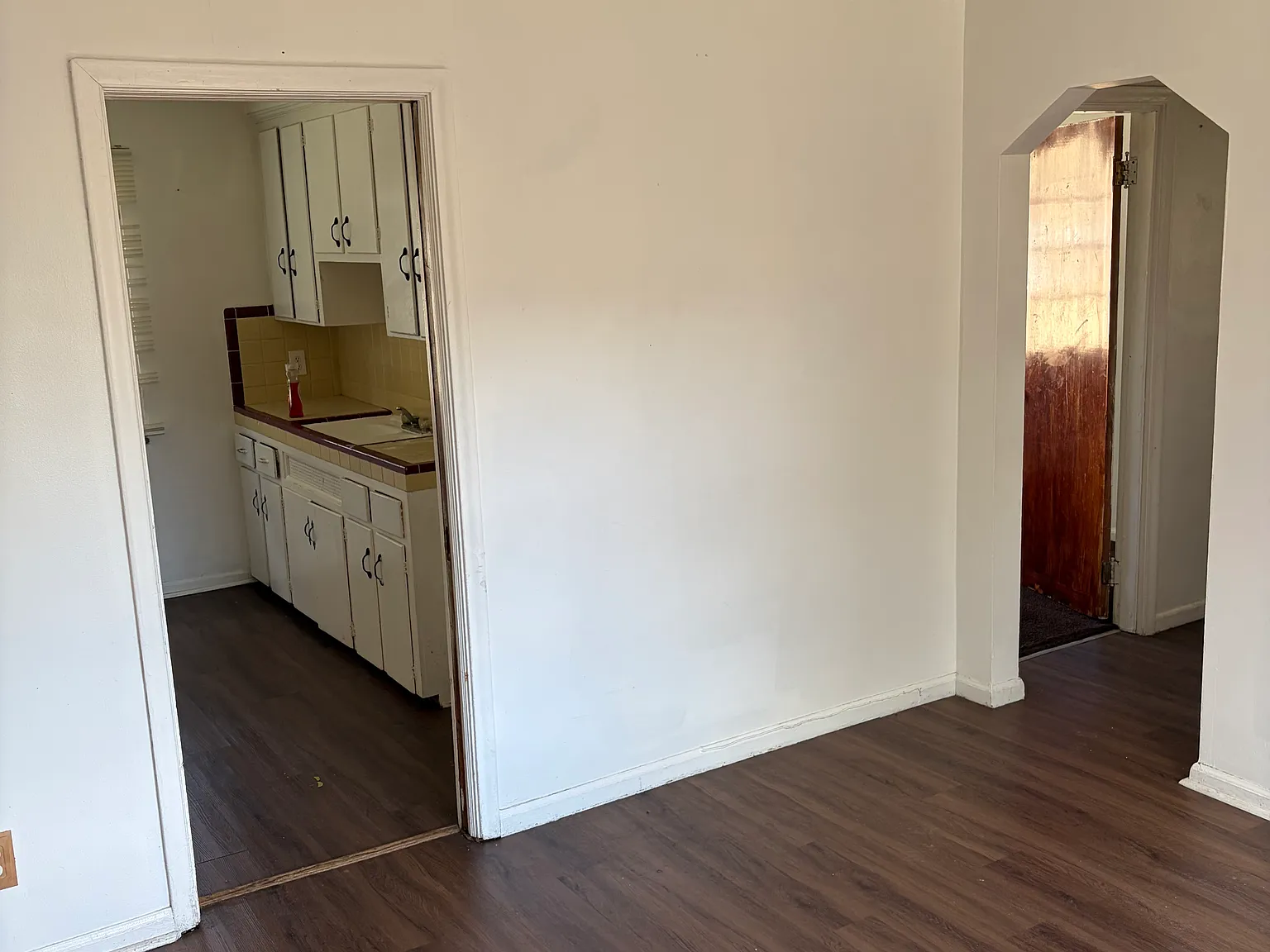 2 bed, 2027 sqft, $1,050 — Photo 3
