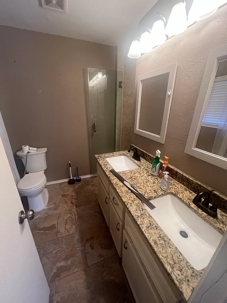 Building Photo - 14930 Sandy Creek Dr
