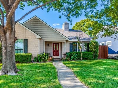 8142 Old Moss Rd, Dallas, TX, 75231