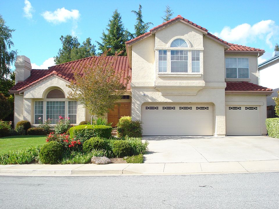 987 Hampswood Way