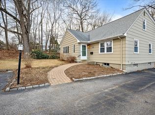 52 Wyoming Dr, Holden, MA 01520