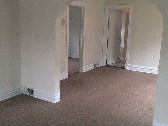 5th image of 5208 W Hutchinson St #2