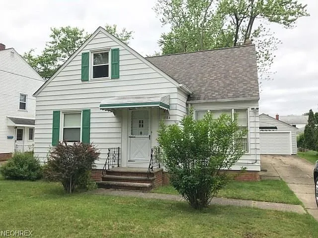 1584 Lyndhurst Rd photo 1