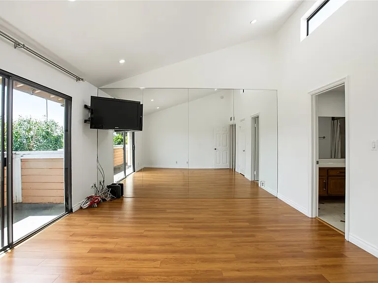 5340 Wilkinson Ave #6 — Photo 18
