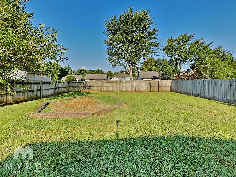 711 N Jonathan Ave — Photo 22