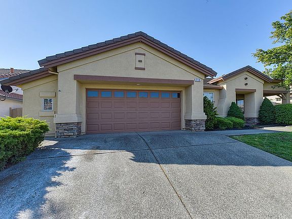 3rd image of 713 Canyon Oak Ln