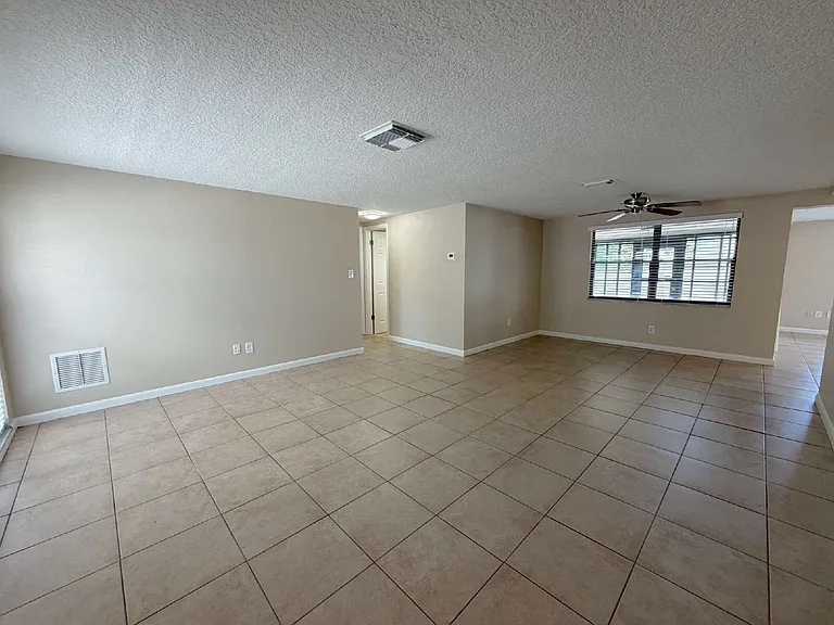 7421 Isle Dr — Photo 6