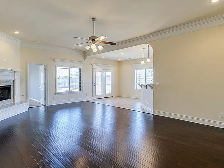 1361 Shook Dr — Photo 2