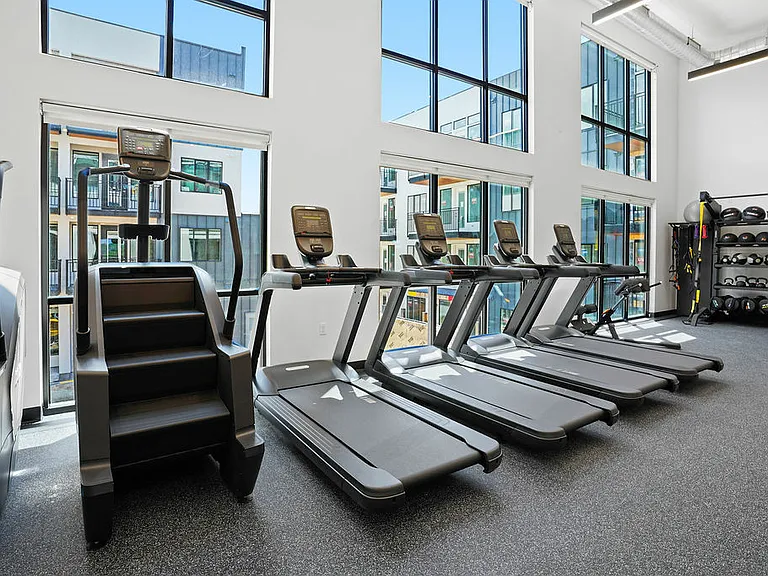 The Devon at University Place — Photo 33