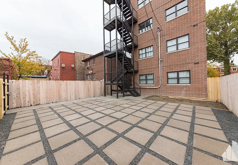 806 S Claremont Ave #2 — Photo 33