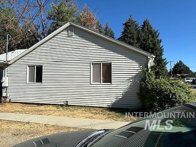 2nd image of 2701 S Pond St