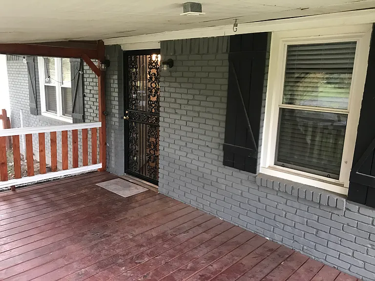 Large screened in front porch