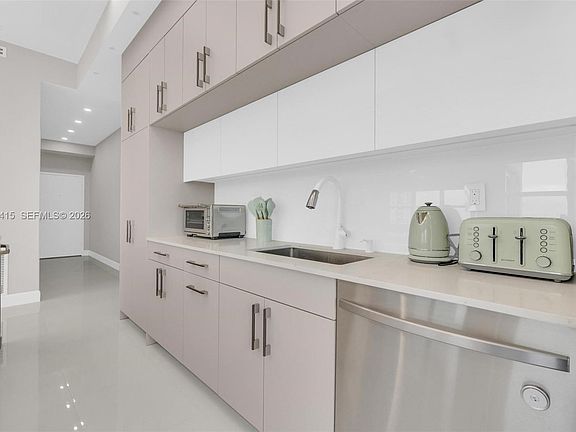 4th image of 18011 Biscayne Blvd #Penthouse 04