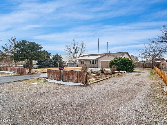 3rd image of 4015 Raven Dr