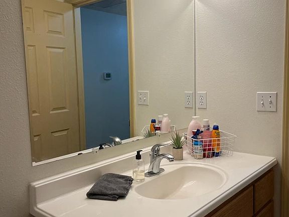 4th image of 511 2nd St