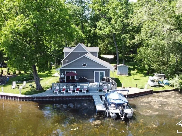 11761 Westshore Dr, Pinckney, MI 48169