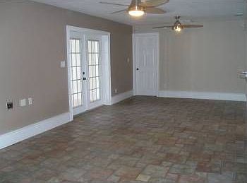 2nd image of 1532 Canterbury Cir