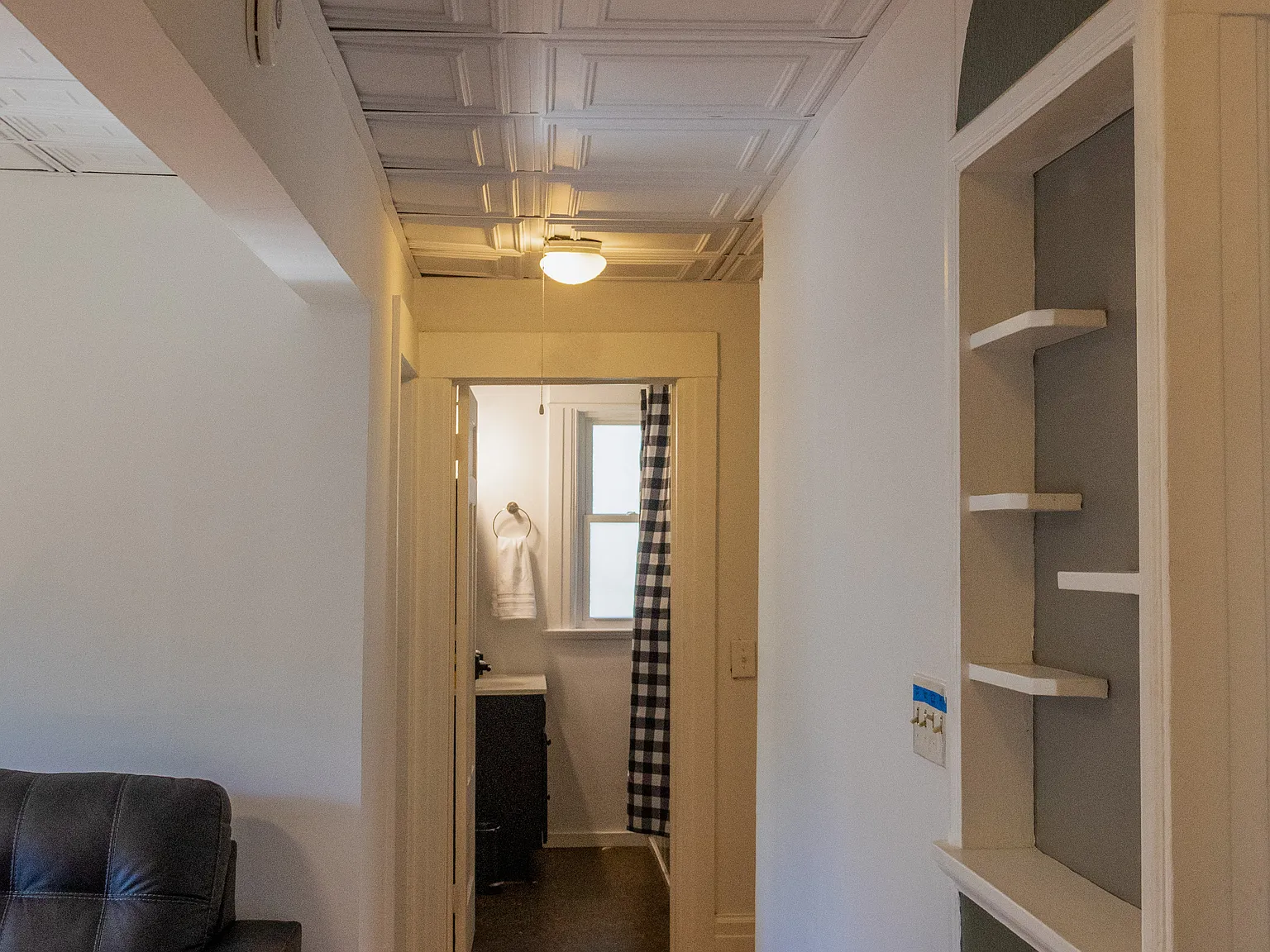 1 bed, 700 sqft, $1,300 — Photo 2