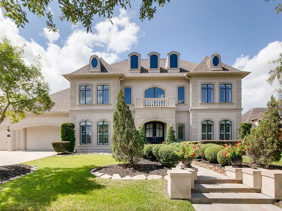 Welcome Home to 23902 Coastal Mdw, Katy Tx! The curb appeal of this sought after home is one of the best on Coastal Meadow!