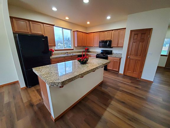 Island seating with granite countertops. New appliances and plenty of counter space. Large walk-in pantry.