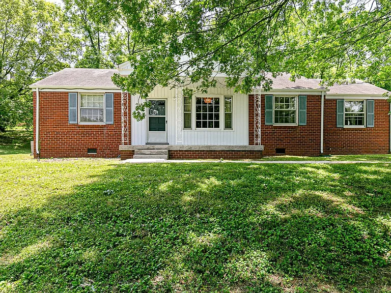 4824 Lynn Dr — Photo 1