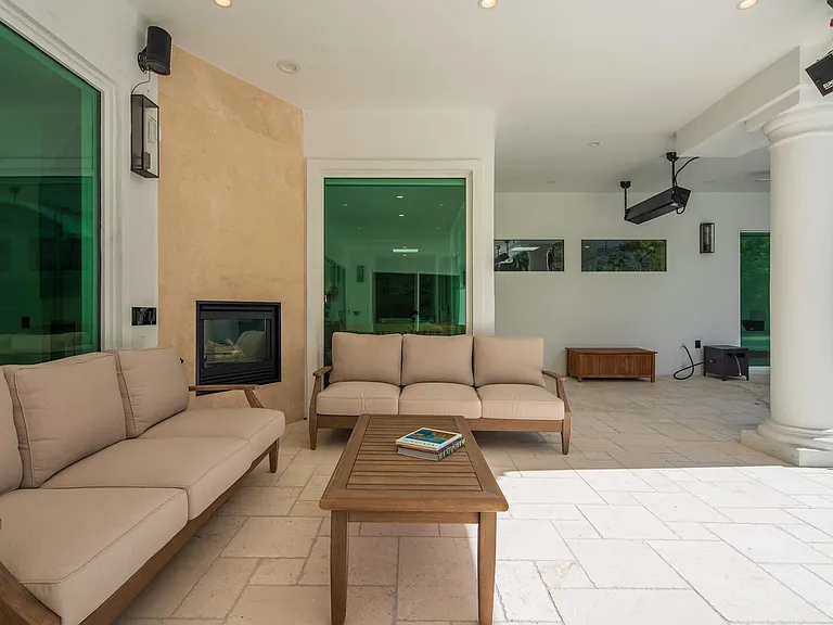 Tamarisk Rd — Photo 68
