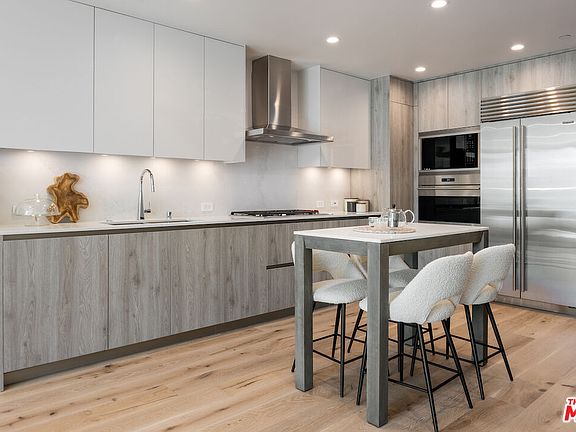 3rd image of 724 N Croft Ave #104