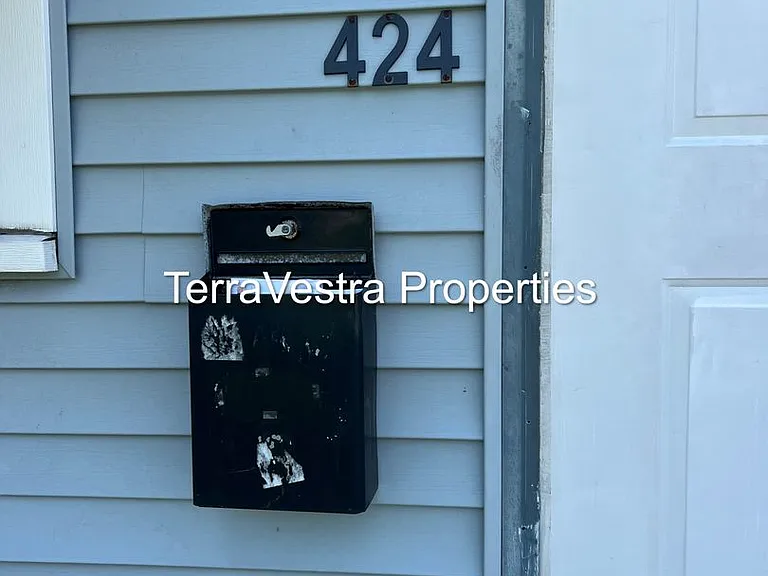 424 W Broad St — Photo 11