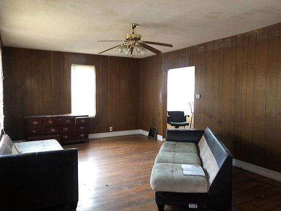 2nd image of 2435 Daniels Dr