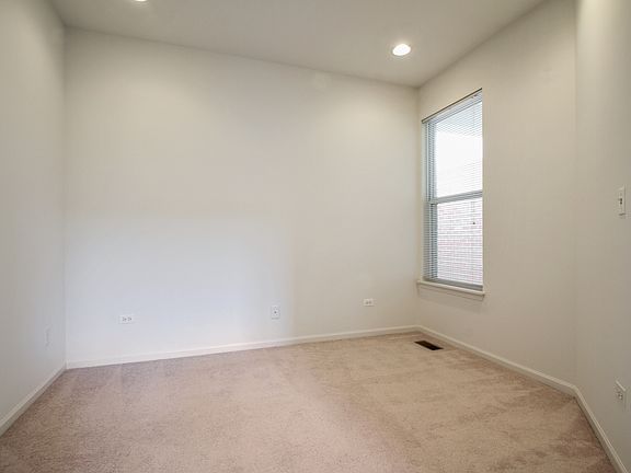 5th image of 1690 Buckingham Dr #1690